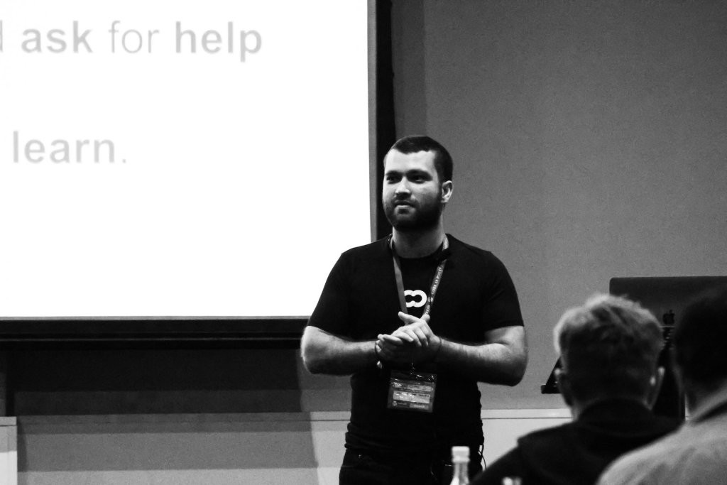 Leo speaking at a WordCamp Cape Town in 2019
